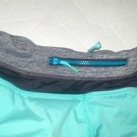 Lululemon Groovy Run Shorts Size 8 Sea Foam Heathered Black Lined - Picture 2 of 4